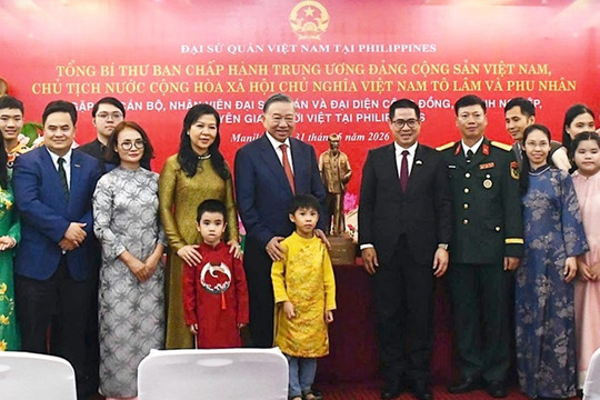Tổng Bí thư, Chủ tịch nước gặp mặt cộng đồng người Việt tại Philippines