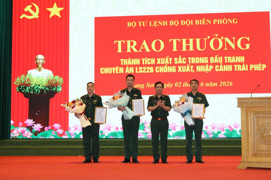 Khen thưởng tập thể, cá nhân có thành tích phá chuyên án xuất nhập cảnh trái phép