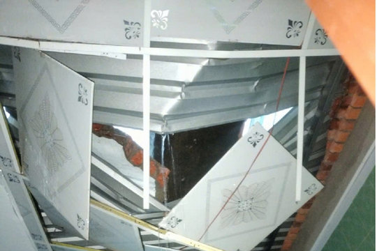 Mưa lớn kèm lốc xoáy làm thiệt hại tài sản của người dân ở Lâm Đồng