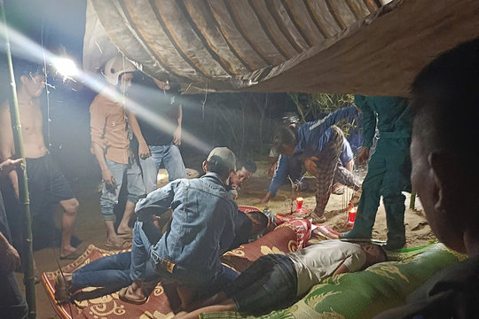 Lật thuyền trên sông Ngàn Phố, 4 người tử vong thương tâm