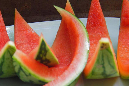 Vỏ dưa hấu tưởng bỏ đi, hóa ra là vị thuốc thanh nhiệt, lợi tiểu