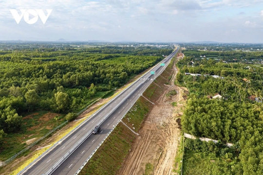 Bộ Xây dựng lấy ý kiến 11 địa phương về mở rộng cao tốc Bắc - Nam lên 6 làn xe