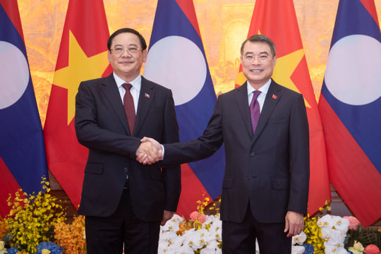 Thủ tướng Lê Minh Hưng chủ trì lễ đón Thủ tướng Lào Sonexay Siphandone