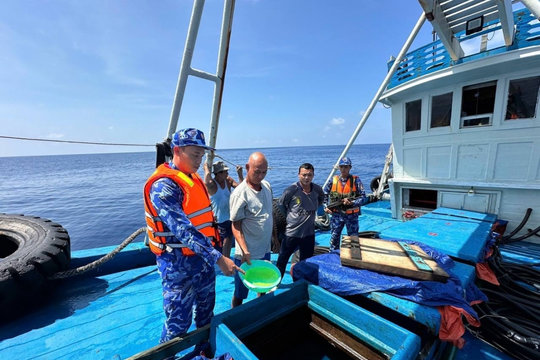 An Giang: Bắt giữ tàu vận chuyển trái phép khoảng trên 150.000 lít dầu D.O