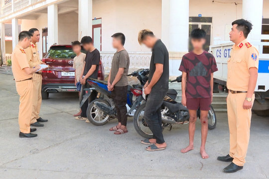 Truy quét nhóm tuổi teen mang súng, dao đánh võng trên đường, phạt 81,5 triệu đồng