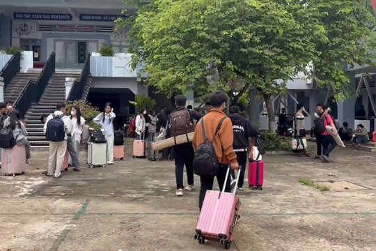Vượt đường rừng, lo chỗ ở miễn phí cho sĩ tử vùng sâu ở Đồng Nai
