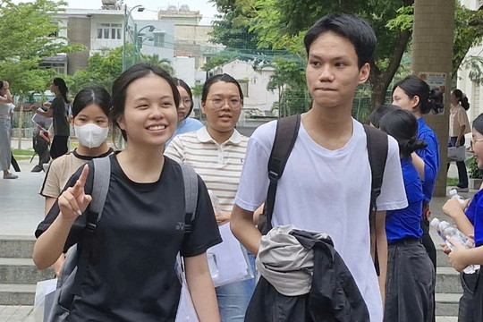 Thí sinh cả nước hoàn thành môn thi Ngữ văn, 12 trường hợp bị đình chỉ thi