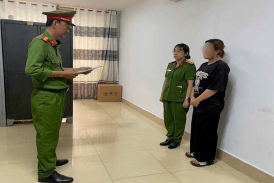 Bắt giam người mẹ đánh con 4 tuổi dẫn đến tử vong