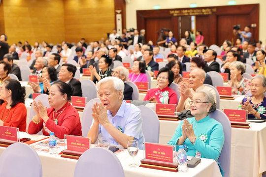 Kỷ nguyên số và kỳ vọng "gần dân" của người cao tuổi