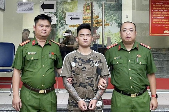 Bắt giữ kẻ côn đồ cầm điếu cày đánh người đi đường ở Hà Nội