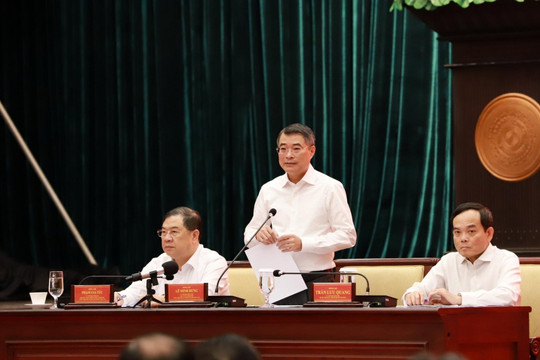 Thủ tướng làm việc với Ban thường vụ Thành ủy Thành phố Hồ Chí Minh