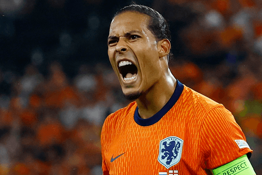 Nhật Bản gỡ hòa phút 89, Van Dijk nói 'thật cay đắng'