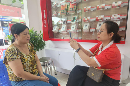 Nhà mạng tăng cường hỗ trợ người dân ngày đầu khóa sim chưa xác thực