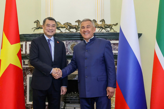 Thủ tướng Lê Minh Hưng gặp Người đứng đầu Cộng hoà Tatarstan R.N Minnikhanov