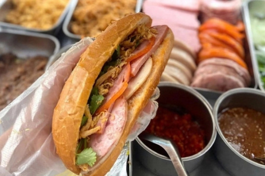 Bộ Y tế yêu cầu khẩn trương điều tra vụ 218 người ngộ độc bánh mì