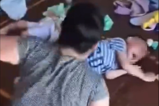 Công an vào cuộc vụ clip bé trai bị bà nội đánh dã man ở Đắk Lắk