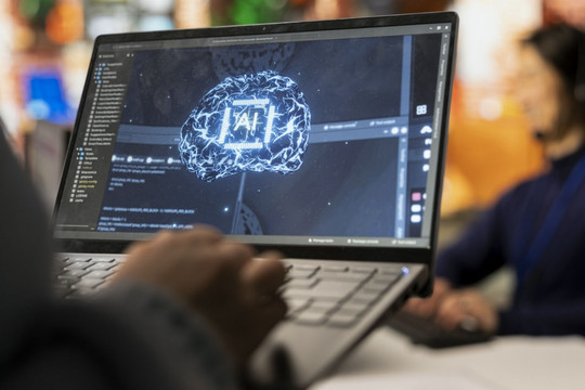 Microsoft tính chuyển sang sử dụng mô hình AI có nguồn gốc Trung Quốc