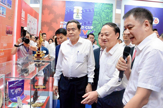 Chủ tịch Quốc hội Trần Thanh Mẫn thăm gian trưng bày Hội báo toàn quốc năm 2026
