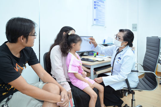 Não mô cầu bùng phát, chuyên gia y tế khuyến cáo chủ động tiêm phòng cho trẻ