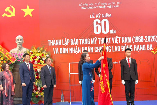 Phó Chủ tịch nước trao Huân chương Lao động cho Bảo tàng Mỹ thuật Việt Nam