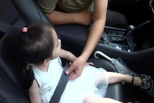 Vì sao hàng ghế trước là vị trí nguy hiểm nhất với trẻ em?