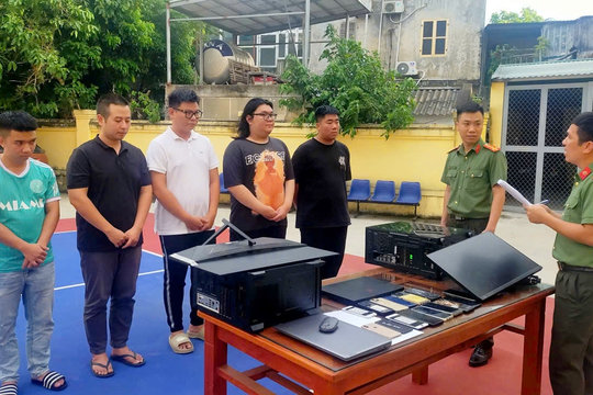 Triệt phá đường dây mua bán hơn 1.000 tài khoản ngân hàng