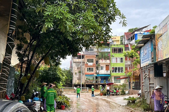 Nước lũ rút, người dân Cao Bằng khẩn trương dọn dẹp
