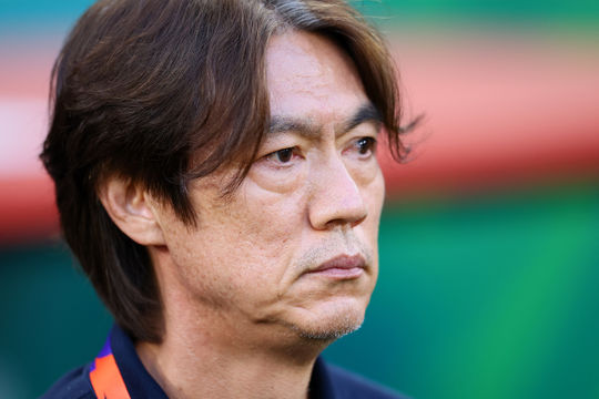 Tuyển Hàn Quốc thảm bại ở World Cup, HLV Hong Myung-bo từ chức ngay lập tức