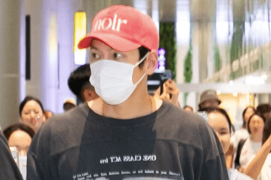 Fan vây kín Ji Chang Wook ở Đà Nẵng, gây tranh cãi vì hành động quá khích