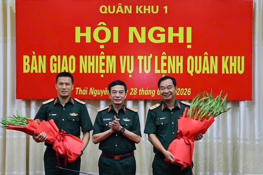 Đại tướng Phan Văn Giang chủ trì bàn giao nhiệm vụ Tư lệnh Quân khu 1