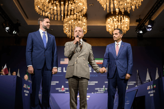 Mỹ - Iran ngừng tập kích, nối lại đàm phán tại Qatar