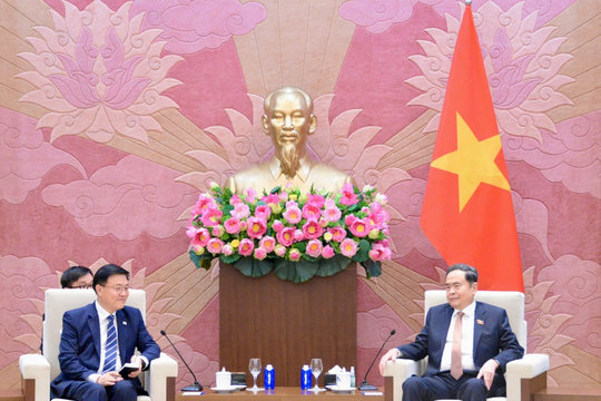 Chủ tịch Quốc hội tiếp Đoàn đại biểu Đoàn Viện nghiên cứu kinh tế Kimhakmin E-roun (Hàn Quốc)