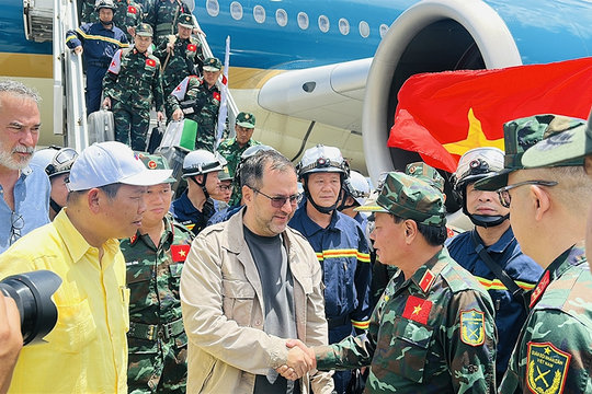Coi việc cứu giúp người dân Venezuela sau động đất như cứu chính đồng bào mình