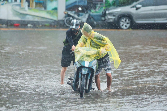 Vùng áp thấp vào Biển Đông, miền Bắc sắp mưa lớn diện rộng trong 4 ngày