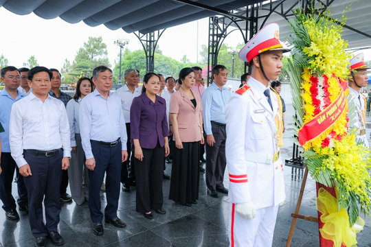 Lãnh đạo Văn phòng T.Ư Đảng tri ân các gia đình liệt sĩ, thương binh tại Quảng Trị