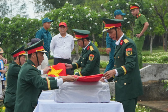 3 cha con cùng là liệt sĩ được an táng tại Nghĩa trang liệt sĩ Đà Nẵng