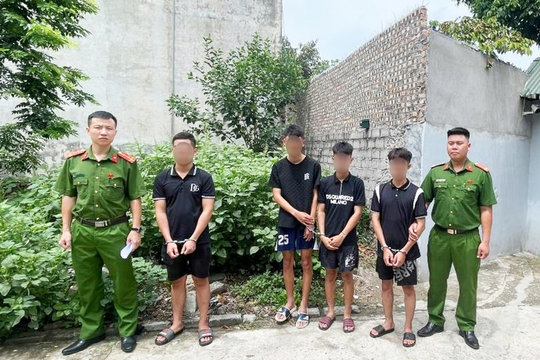 4 thanh niên mua bán tinh dầu chứa ma túy ở Hà Nội bị bắt quả tang