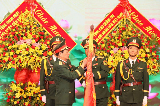 Học viện Lục quân đón nhận Huân chương Bảo vệ Tổ quốc hạng Nhất