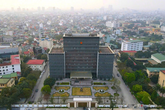 Nghệ An tạm dừng mua ô tô cho nhiều xã, phường