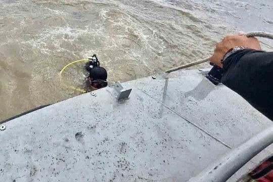 Tìm thấy thi thể cảnh sát giao thông trên sông Soài Rạp