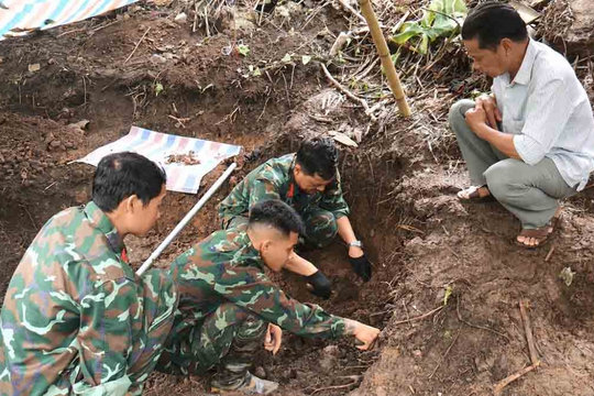 Chạy đua với thời gian tìm kiếm ngôi mộ tập thể khu vực Pháo đài K30 ở Lào Cai