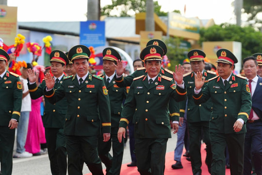 Đại tướng Phan Văn Giang đón đoàn Bộ Quốc phòng Lào dự giao lưu biên giới