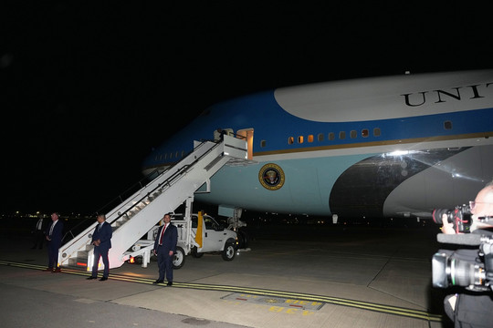 Vì sao ông Trump đổi chuyên cơ Không lực Một khi rời Thổ Nhĩ Kỳ?