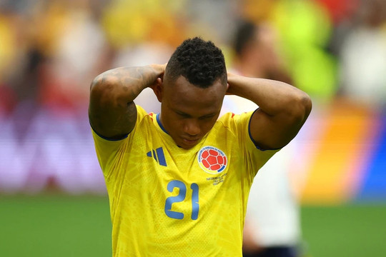 Bỏ lỡ bàn thắng ở World Cup, tiền vệ Colombia bị doạ giết