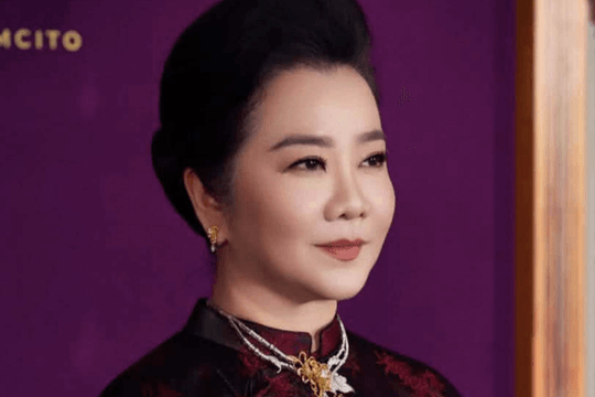 Bất ngờ thân thế người đóng mẹ ruột Nam Phương Hoàng hậu trong phim có Hà Tăng