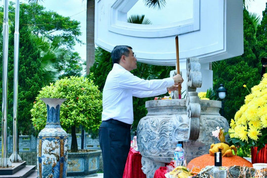 Thủ tướng Lê Minh Hưng tri ân các Anh hùng liệt sĩ tại Nghĩa trang Vị Xuyên