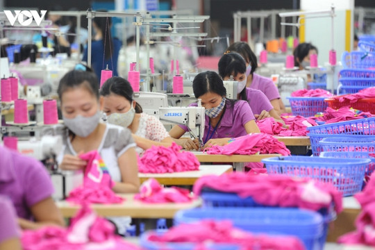 Lương tối thiểu vùng 2027: Công đoàn đề xuất tăng 8,5%-9,8%, DN chỉ muốn tăng 5%