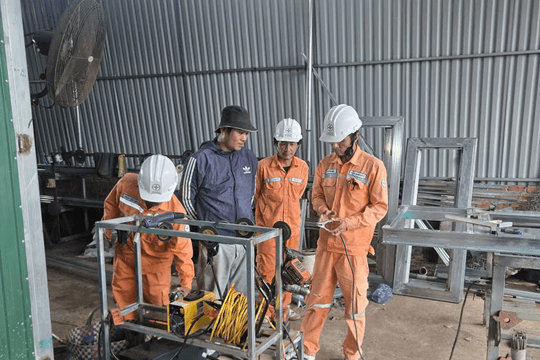 Chủ động nguồn điện, doanh nghiệp vùng biên tăng tốc sản xuất
