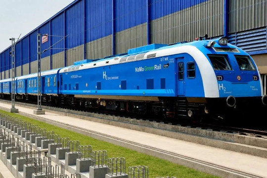 Ấn Độ đưa vào vận hành đoàn tàu chạy bằng hydro đầu tiên