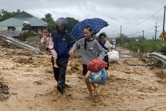 Lũ ống, lũ quét tại Lai Châu làm 3 người mất tích, hàng trăm ngôi nhà bị cuốn trôi